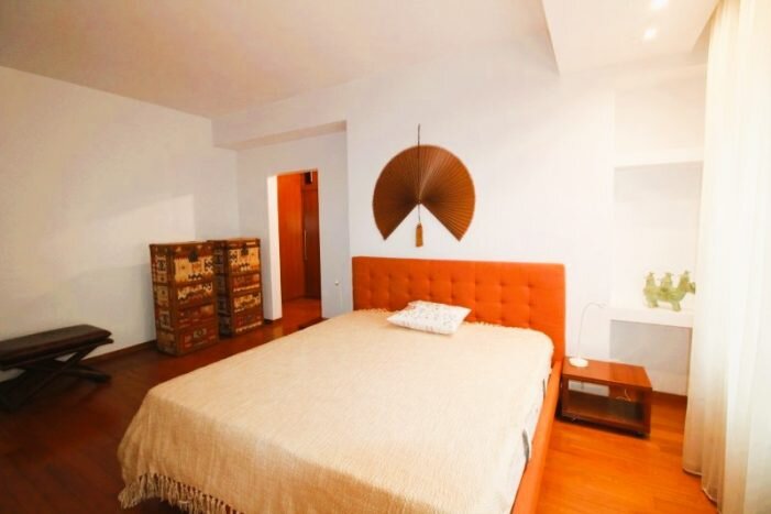 Sfintii Voievozi Inchiriere apartament 3 camere 170 mp Bloc 2008