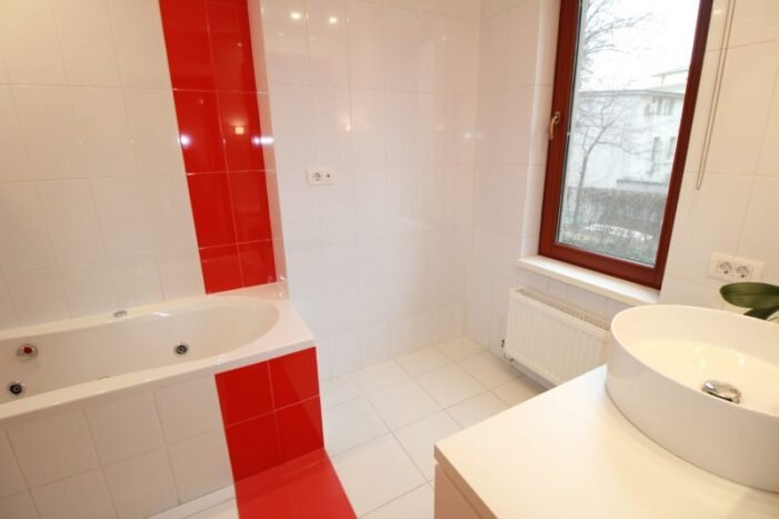 Sfintii Voievozi Inchiriere apartament 3 camere 170 mp Bloc 2008