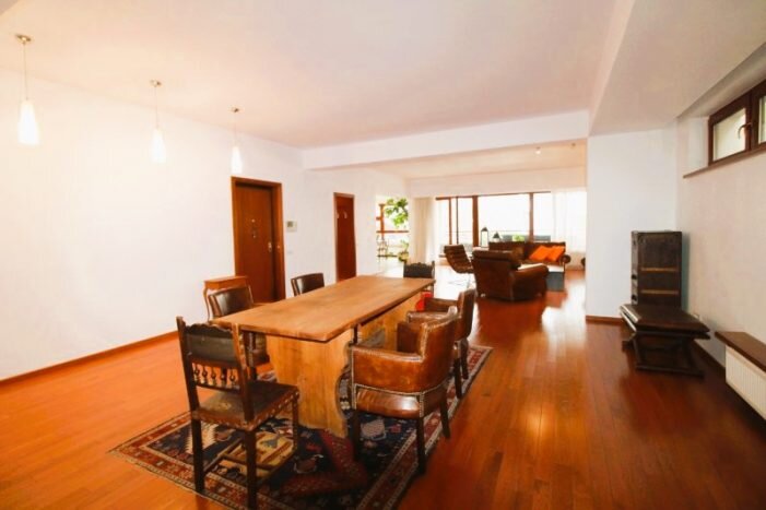 Sfintii Voievozi Inchiriere apartament 3 camere 170 mp Bloc 2008