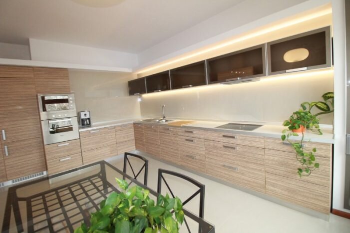 Sfintii Voievozi Inchiriere apartament 3 camere 170 mp Bloc 2008